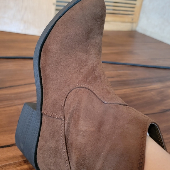 Brown booties - Picture 4 of 4